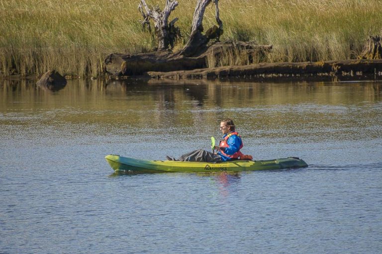 kayak en lago tarahuin